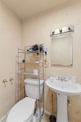 1106 N West Street, Visalia, CA 93291