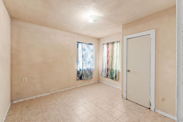 1106 N West Street, Visalia, CA 93291