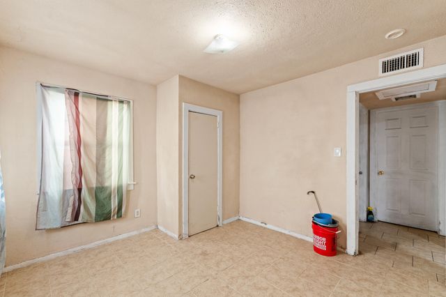 1106 N West Street, Visalia, CA 93291