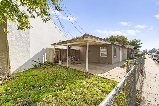 1106 N West Street, Visalia, CA 93291