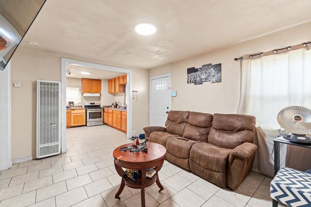 1106 N West Street, Visalia, CA 93291