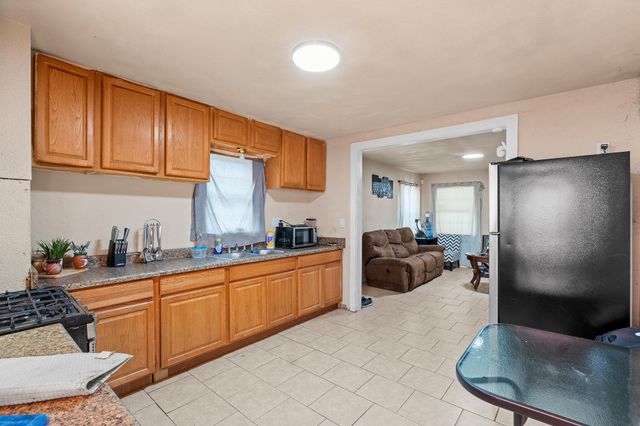 1106 N West Street, Visalia, CA 93291