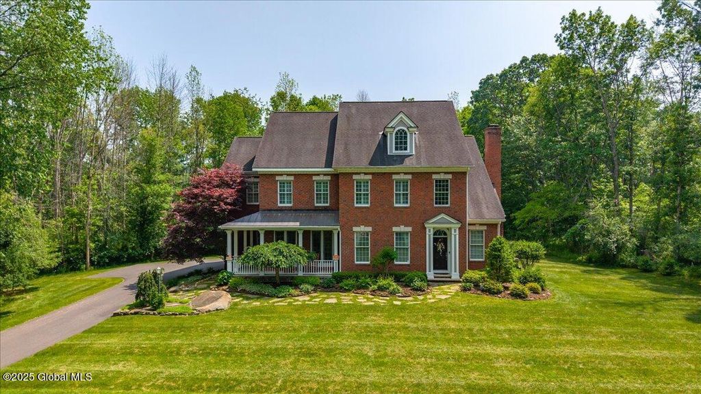 10 Stable Lane, Saratoga Springs, NY 12866