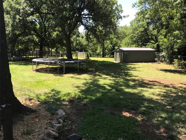 6204 Plumtree Lane, Edmond, OK 73034