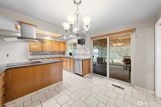 1311 N Jackson Avenue, Tacoma, WA 98406