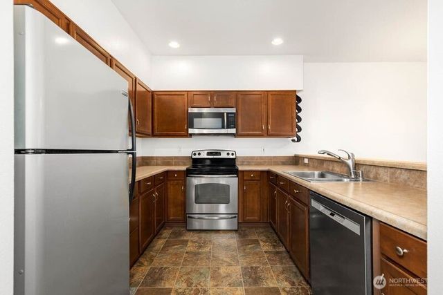 1800 NE 40th Street #E301, Renton, WA 98056