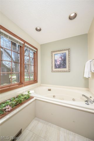 3470 Hunters Crossing, Stow, OH 44224