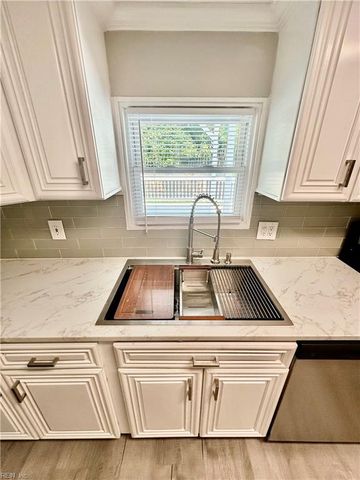 1224 Old Clubhouse RD, Virginia Beach, VA 23453