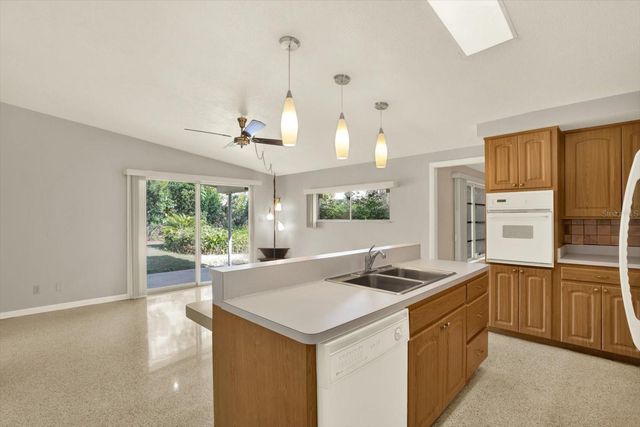 121 SIOBHAN AVENUE, Tampa, FL 33613