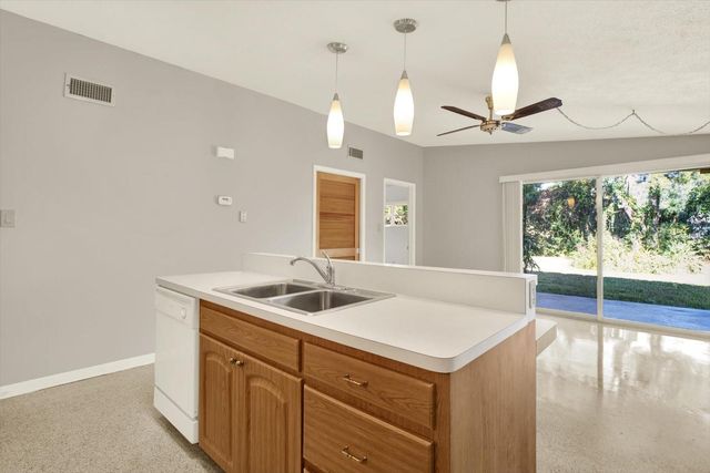 121 SIOBHAN AVENUE, Tampa, FL 33613