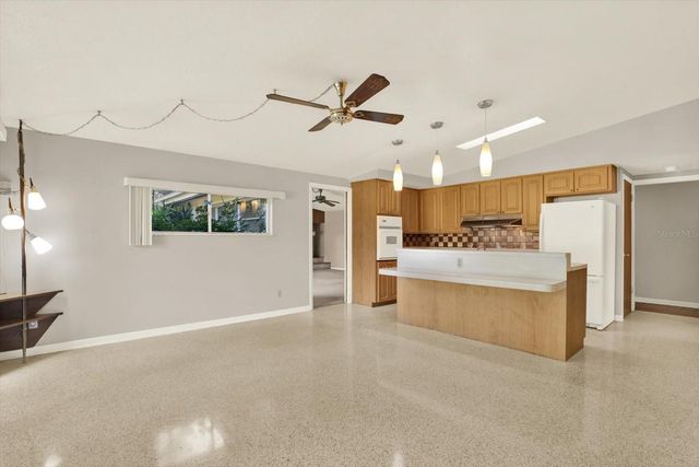 121 SIOBHAN AVENUE, Tampa, FL 33613