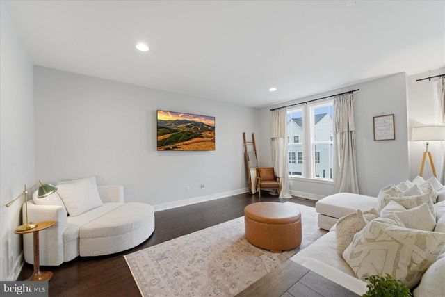 42244 GRAVES MOUNTAIN TER, Chantilly, VA 20152