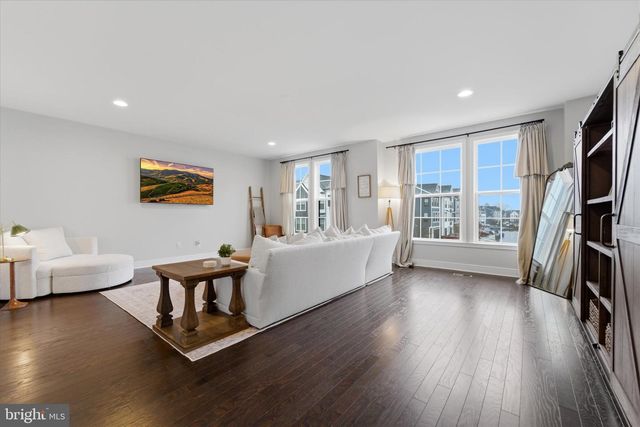 42244 GRAVES MOUNTAIN TER, Chantilly, VA 20152