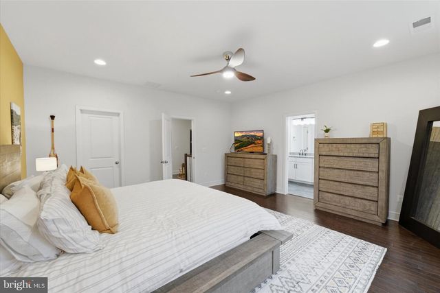 42244 GRAVES MOUNTAIN TER, Chantilly, VA 20152