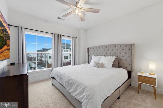 42244 GRAVES MOUNTAIN TER, Chantilly, VA 20152