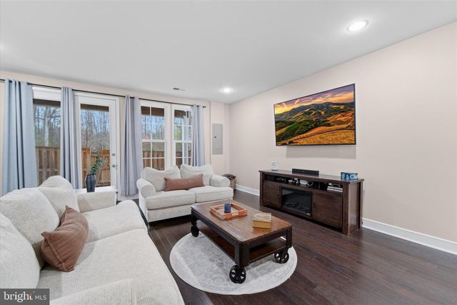 42244 GRAVES MOUNTAIN TER, Chantilly, VA 20152