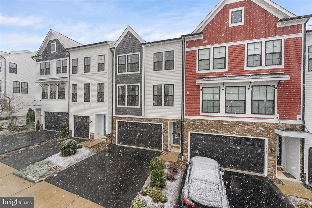 42244 GRAVES MOUNTAIN TER, Chantilly, VA 20152