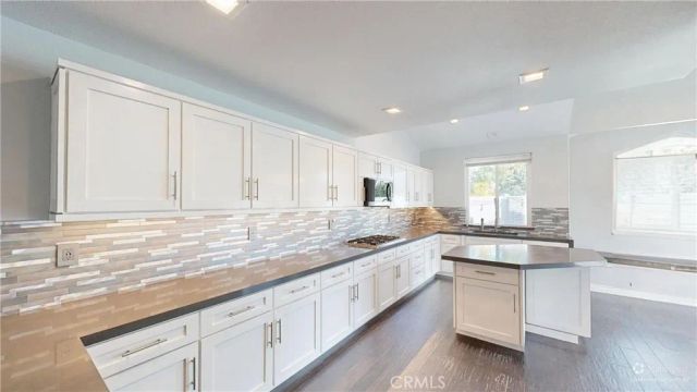136 23rd, Costa Mesa, CA 92627