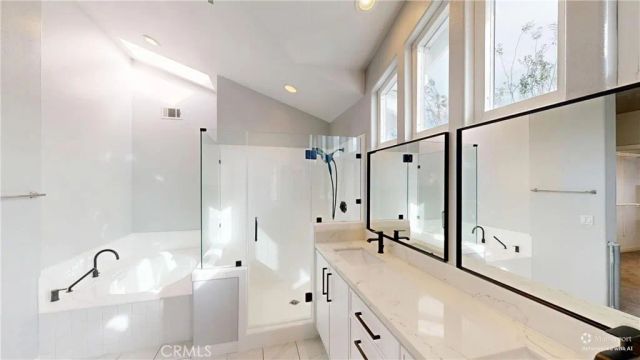 136 23rd, Costa Mesa, CA 92627
