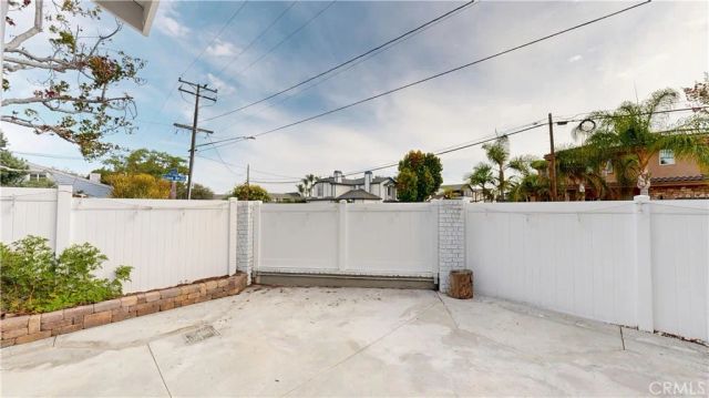 136 23rd, Costa Mesa, CA 92627
