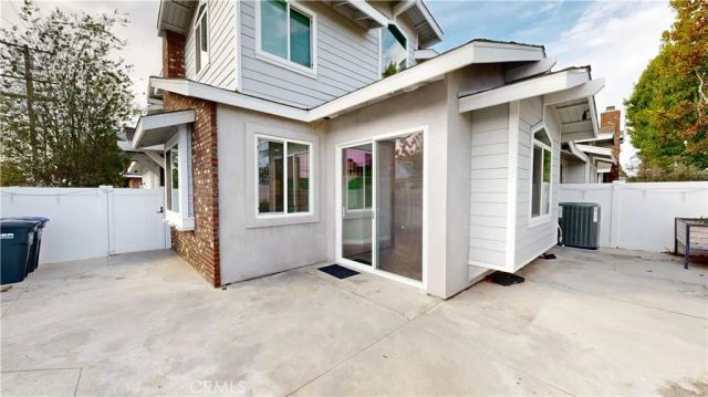 136 23rd, Costa Mesa, CA 92627