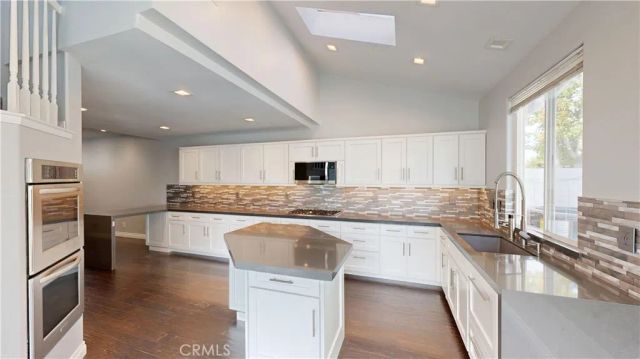 136 23rd, Costa Mesa, CA 92627