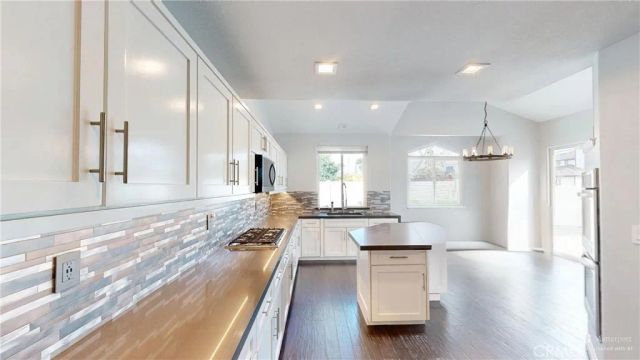 136 23rd, Costa Mesa, CA 92627