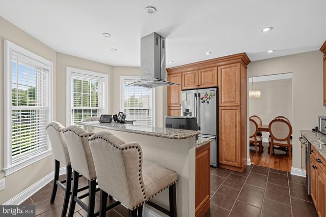 2 LONDON RD, Burlington, NJ 08016
