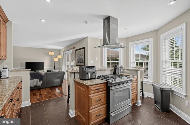 2 LONDON RD, Burlington, NJ 08016