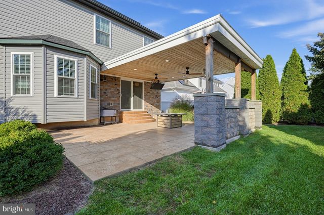 2 LONDON RD, Burlington, NJ 08016