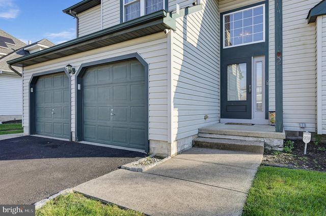 2 LONDON RD, Burlington, NJ 08016