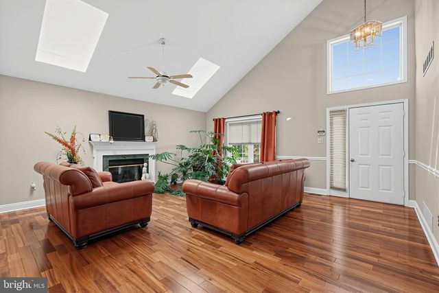 2 LONDON RD, Burlington, NJ 08016