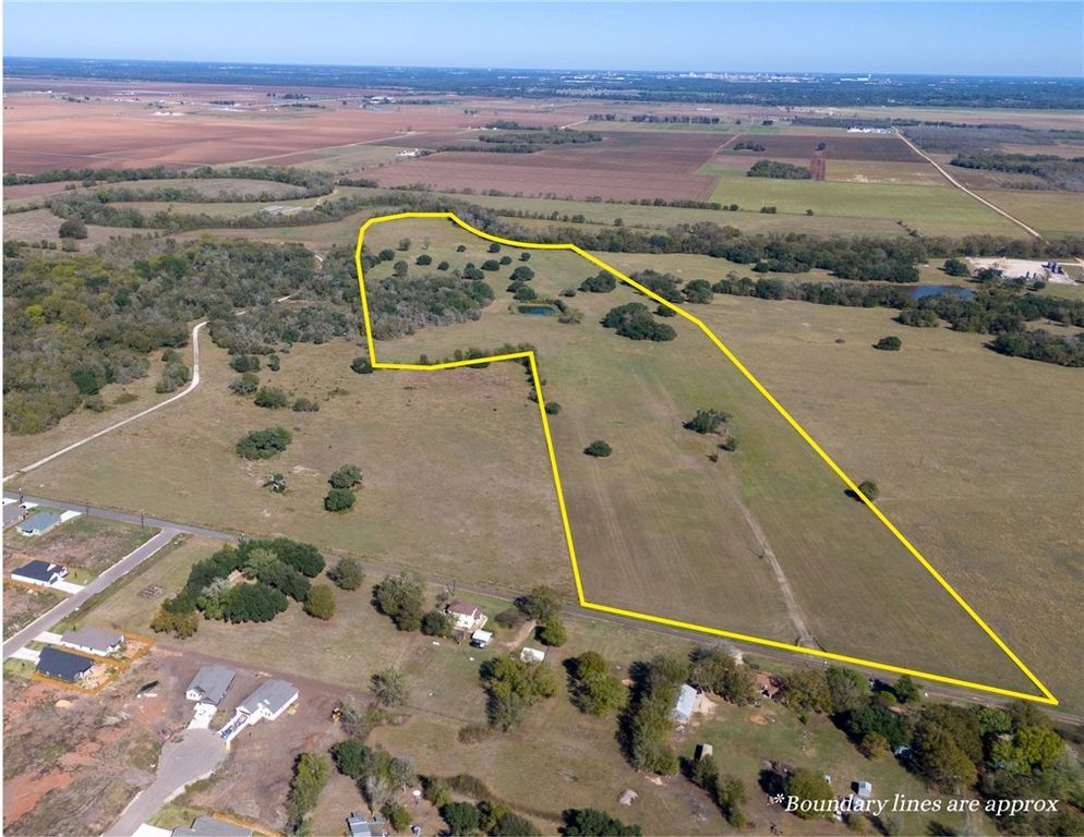 1015 CR 268, Snook, TX 77878 — exterior