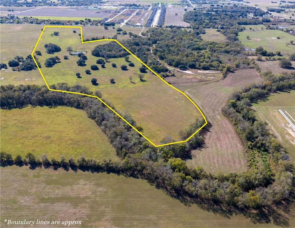 1015 CR 268, Snook, TX 77878 — photo 2