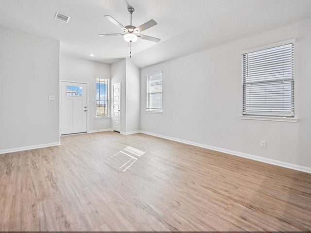 122 Tejas Village Parkway, Beasley, TX 77417