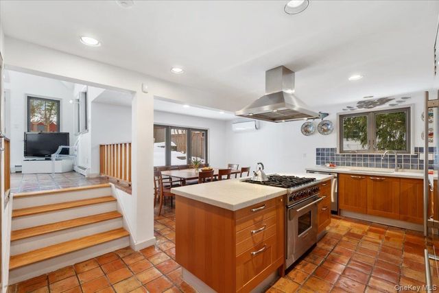 36 Stoneyside Drive, Larchmont, NY 10538