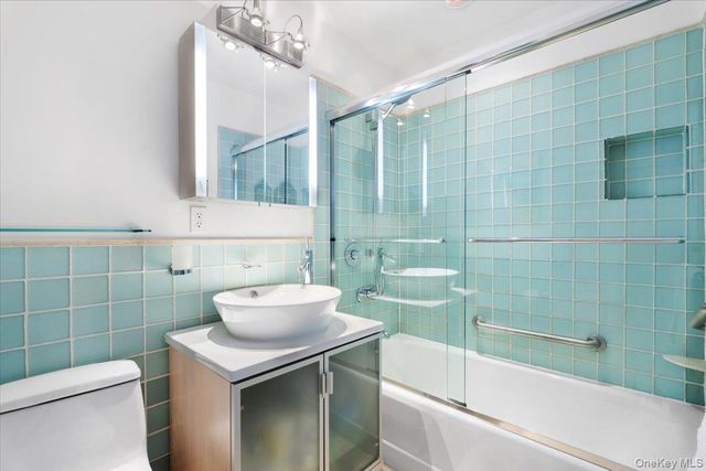 36 Stoneyside Drive, Larchmont, NY 10538