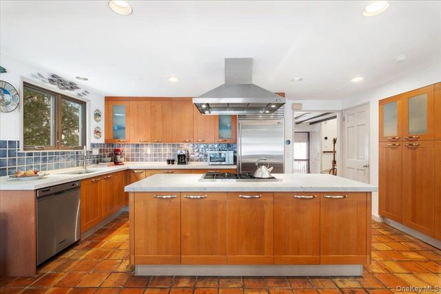 36 Stoneyside Drive, Larchmont, NY 10538