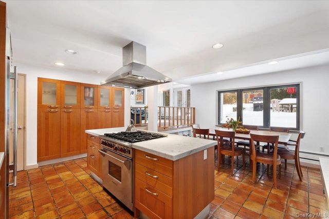 36 Stoneyside Drive, Larchmont, NY 10538