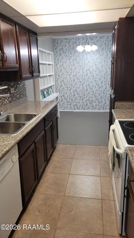 200 Lodge Drive 305, Lafayette, LA 70506