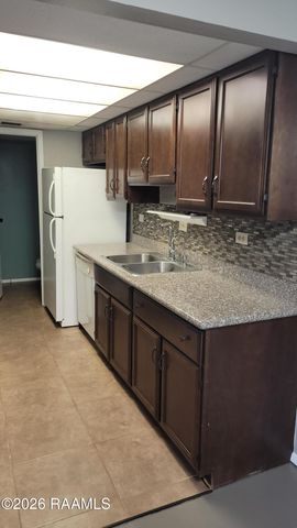 200 Lodge Drive 305, Lafayette, LA 70506