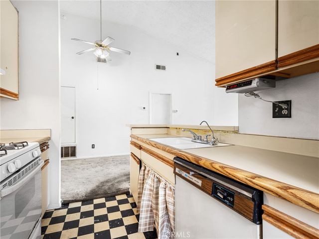 10551 Lakeside S, Garden Grove, CA 92840