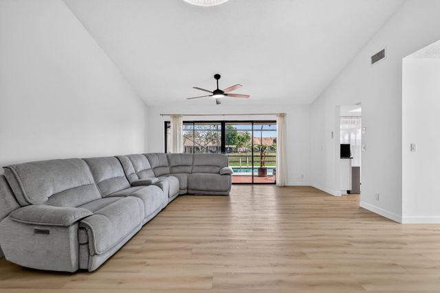 293 SW 28th Avenue, Delray Beach, FL 33445