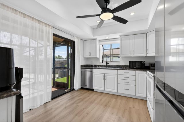 293 SW 28th Avenue, Delray Beach, FL 33445