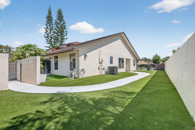 293 SW 28th Avenue, Delray Beach, FL 33445