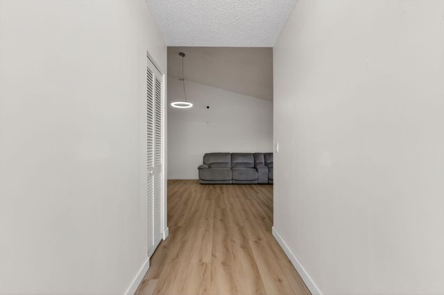 293 SW 28th Avenue, Delray Beach, FL 33445