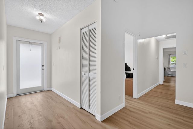 293 SW 28th Avenue, Delray Beach, FL 33445