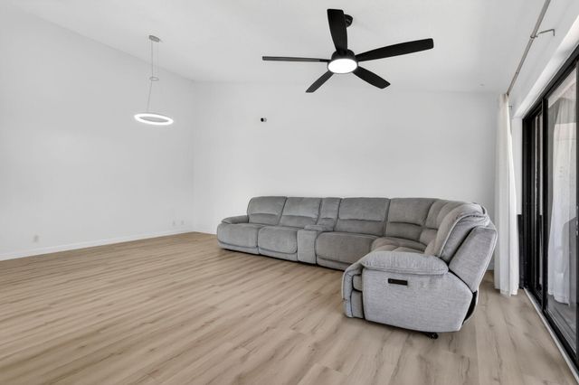 293 SW 28th Avenue, Delray Beach, FL 33445