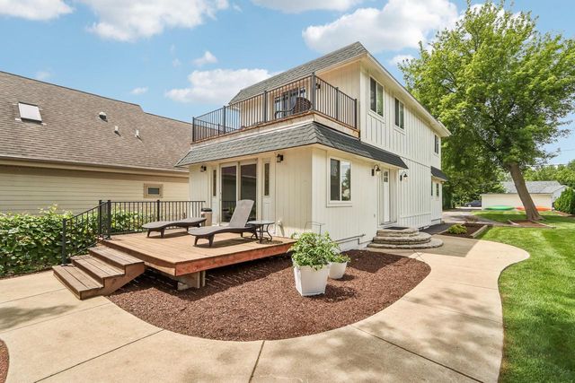 W351N5464 Lake DRIVE, Oconomowoc, WI 53066