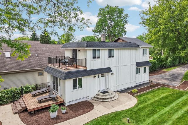 W351N5464 Lake DRIVE, Oconomowoc, WI 53066